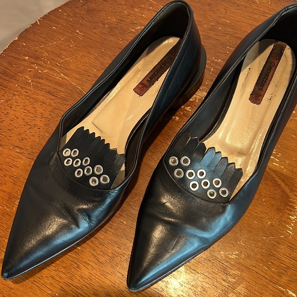 Witchy Capezzani Pointed Toe Grommet Flats Shoes Size 38 or US 7 - Picture 2 of 7